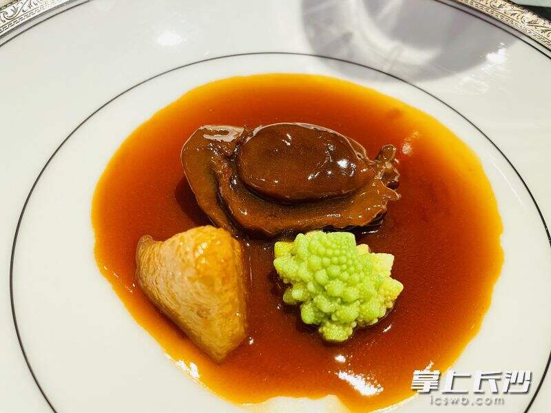 汨罗江的清香白玉粽和矜贵食材干鲍烹饪组合，会是怎样的奇妙“CP”？