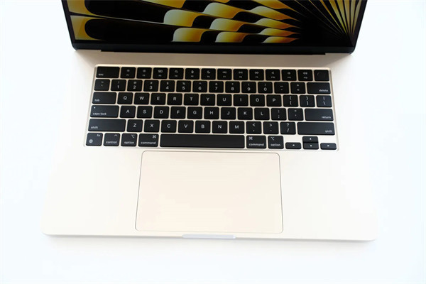 苹果推出15 英寸 MacBook Air，售价 10499 元起