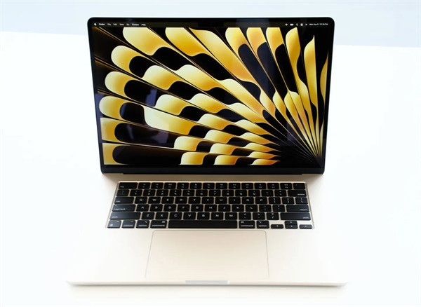 苹果推出15 英寸 MacBook Air，售价 10499 元起