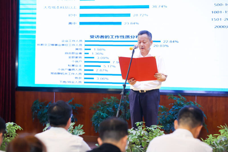 湖南省预防医学会副会长、秘书长黄跃龙发布《长沙市民对部分常见疾病和疫苗的认知调查》报告。