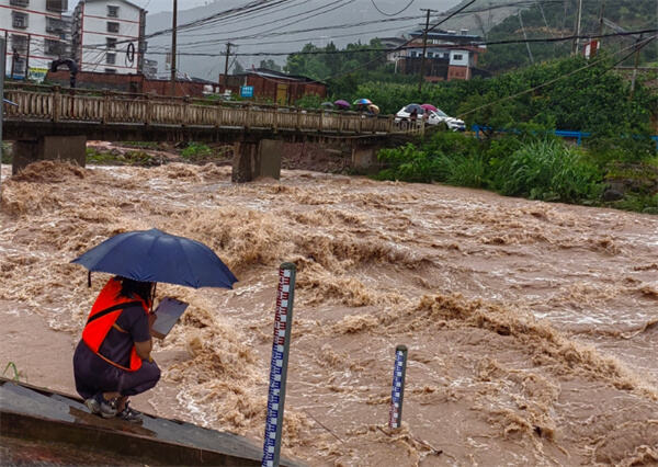 重庆暴雨已致17条河流超警戒