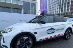 上海叫一辆无人驾驶出租车 三企业15辆车获测试牌照