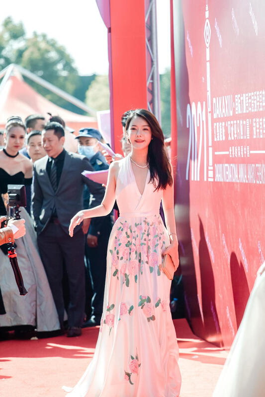 《让一让，公主》热播好评不断 演员李俞洁成功盖章制片人身份