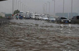 上海暴雨成灾 高架桥成为高架河 真的是高架河吗
