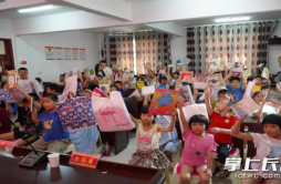 湖南财政经济学院暑期“三下乡”实践团队点亮留守儿童多彩假期