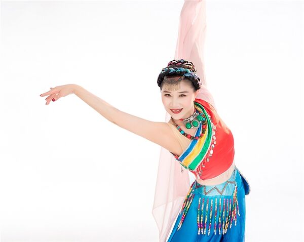 中国舞蹈家夏冰剧照：让生命的风，吹舞缤纷的人