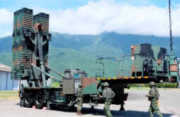 美国决定向中国台湾提供军事援助