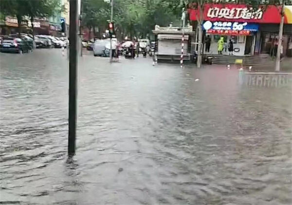 哈尔滨暴雨导致内涝