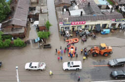 哈尔滨暴雨导致内涝 中央大街排涝 真的有内涝吗