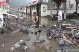 洪水退走 北京村庄犹如乱石滩 真的像乱石滩一样吗