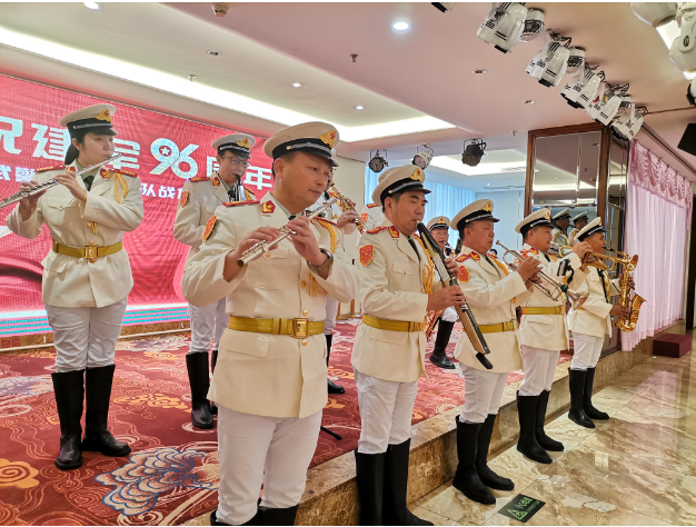 老战士（深圳）军乐艺术团隆重庆祝建军96周年