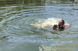 老人不听劝蹚水回家救狗 不幸溺亡