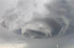 新疆出现超级单体风暴云