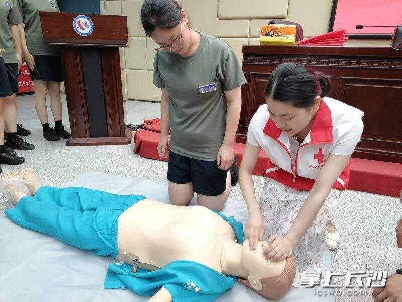 长沙学院开展应急救护知识培训。