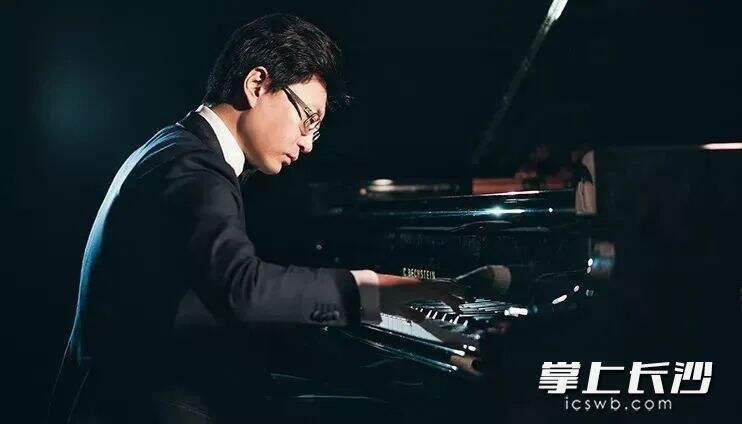 钢琴家谭小棠