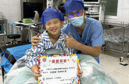 暖心！麻醉师给100多个小病患颁发奖状，鼓励他们勇敢手术