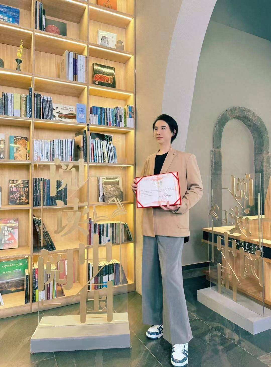 活气丽品牌创始人郑善方捐赠爱心图书室 坚持慈善助力阅读事业