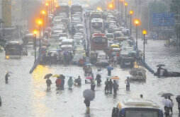 福州一小区200多辆车被淹