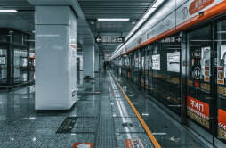 上海地铁外国乘客装睡霸占座位