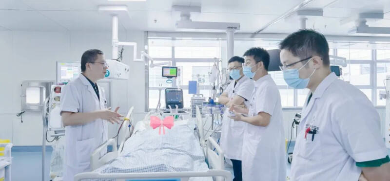 长沙市第四医院滨水新城院区急危重症医学部成功救治一名生命垂危患者。长沙晚报通讯员 余飞燕 王晓慧 供图