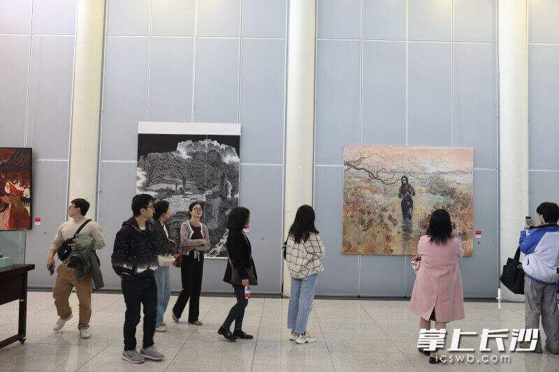 第三届“丹青湖湘——2023湖南群文美术作品年展”在湖南省文化馆举行。均为长沙晚报通讯员 徐卓俊 摄