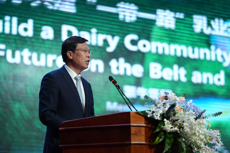 蒙牛集团党委副书记、执行总裁李鹏程在活动中发言。