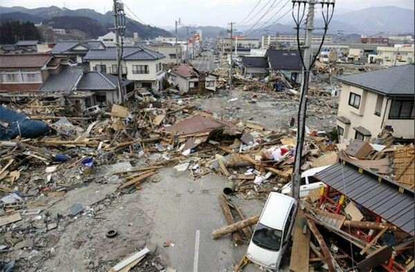 日本居民拍到地震时地壳位移