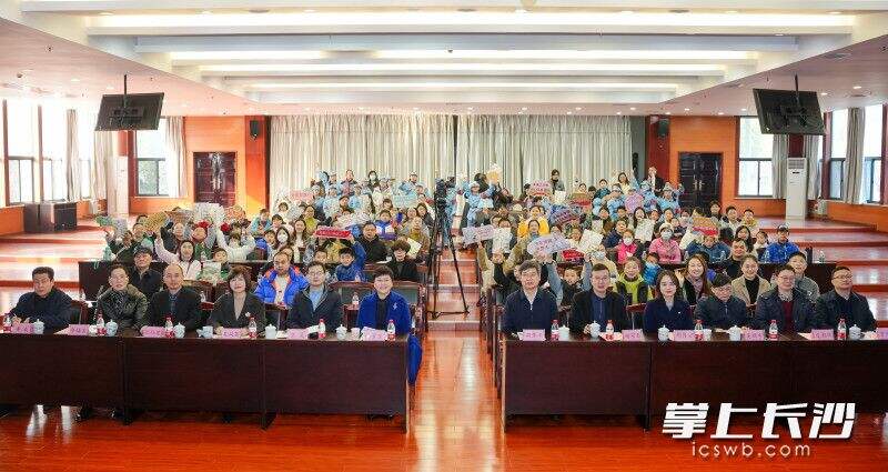 1月7日，“未来文学家”毛泽东文学院青少年文学素养大讲堂启动仪式暨第一讲举行。均为主办方供图
