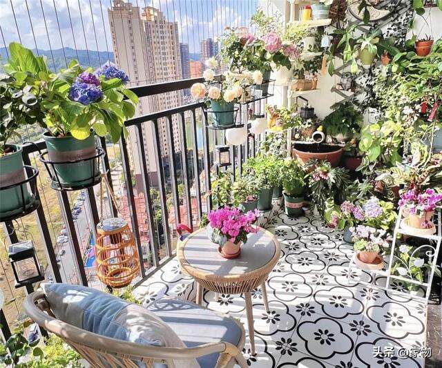 广东太太坚持不封阳台，装修出4㎡花园阳台，网友：真的舒适