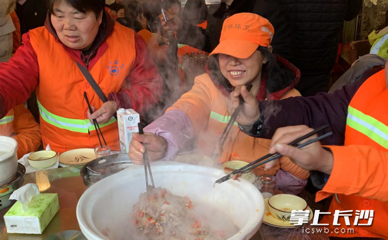 宴请城市美容师新年团拜会。