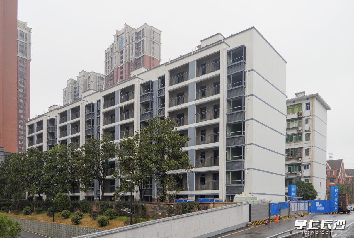 3614小区18号栋落成，56户居民于龙年春节喜提“新居”。