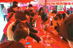 “小红马甲”爱心饺子送独居老人，宁乡黄材镇青羊社区倡导节假日期间志愿服务