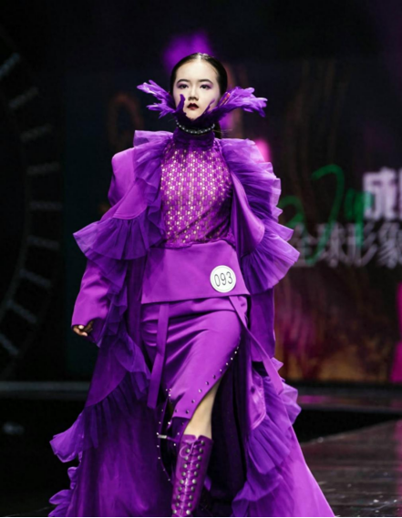 2024中国童模榜中榜时尚盛典特邀主持人成星颖
