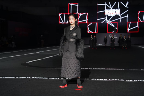 2024中国童模榜中榜时尚盛典特邀主持人成星颖