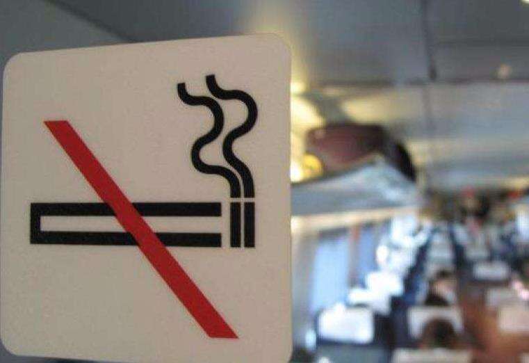 高铁吸烟
