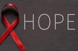 艾滋病已是可防可控可治的慢性病 要定时吃药检查！
