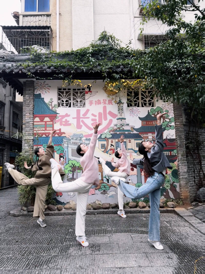 4位舞者用“city dance”的方式打卡长沙。均为受访者供图