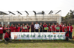 中粮可口可乐志愿者在湖南开展植树护绿活动