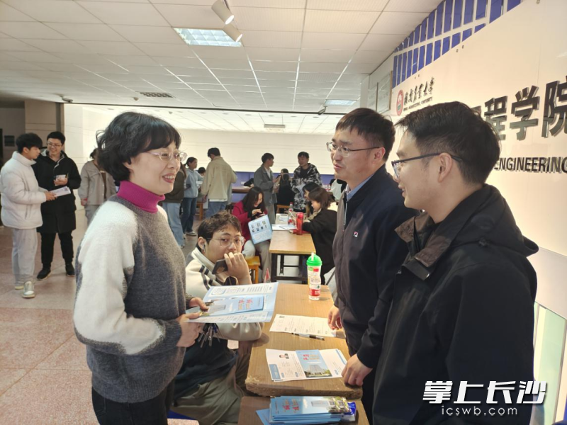 3月19日，湖南农业大学水利与土木工程学院举办2024届毕业生春季双选会及春招动员大会。学校供图