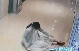 重庆一名怀孕7个月孕妇突然晕倒 身旁无家人陪同
