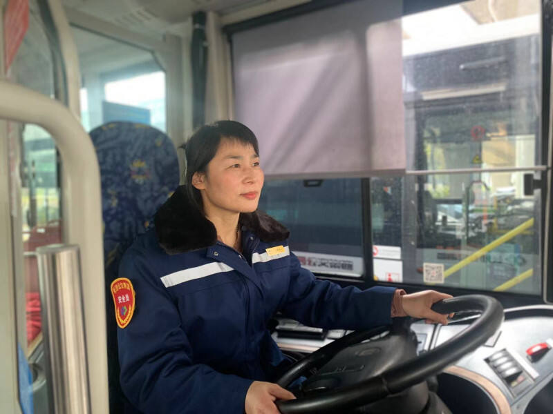 长沙公交集团907路公交驾驶员艾桃香，近日获评全国“最美公交司机”。 长沙晚报全媒体记者 邓艳红 摄