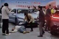 官方辟谣重庆车展汽车撞伤5人 谣言承担责任吗