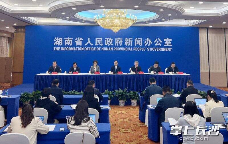 省政府新闻办公室召开新闻发布会，解读2024年省委“一号文件”。全媒体记者 刘俊 摄