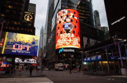 歌手商伊诺实力出击 霸屏纽约时代广场纳斯达克大屏幕
