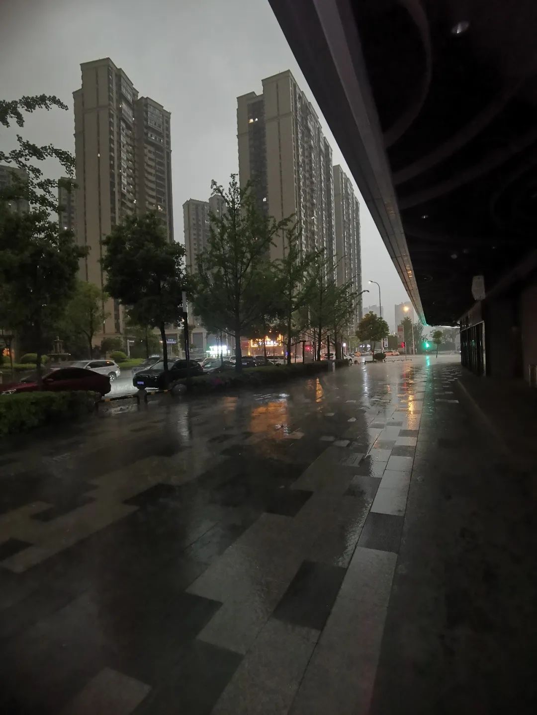 长沙暴风雨的早晨 白天秒变黑夜