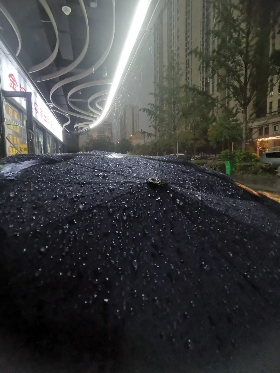 长沙暴风雨的早晨 白天秒变黑夜