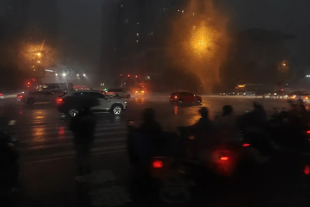 长沙暴风雨的早晨 白天秒变黑夜