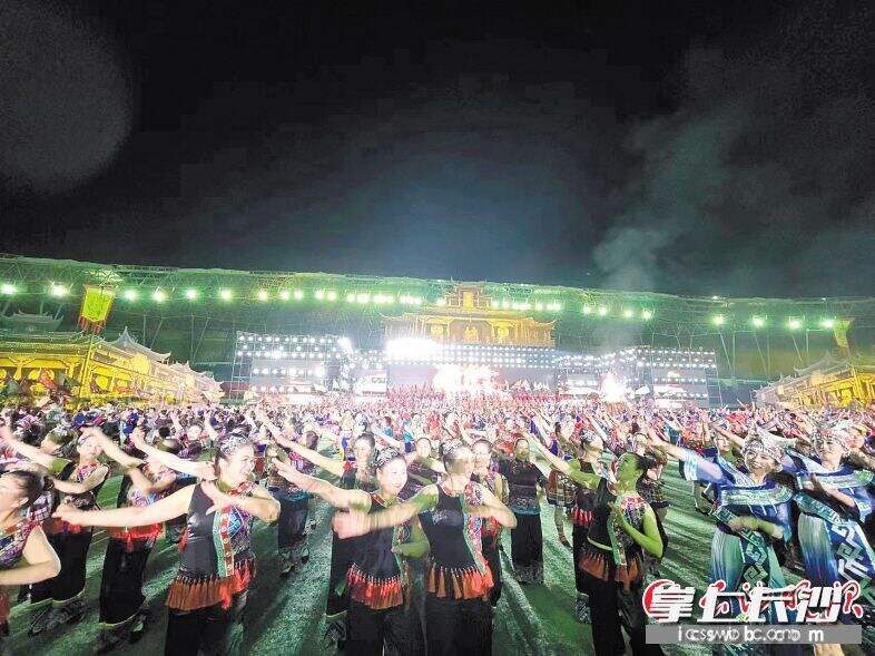 第九届龙山“舍巴日”活动在龙山县体育中心开幕。长沙晚报通讯员 高慧 供图