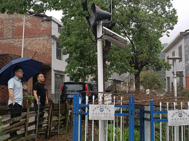 浏阳市自然资源部署安装的地质灾害普适性监测预警设备。