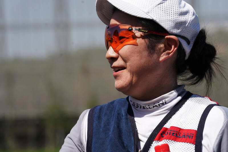 刘英姿在2021年陕西全运会上获得射击项目女子飞碟多向金牌。新华社发